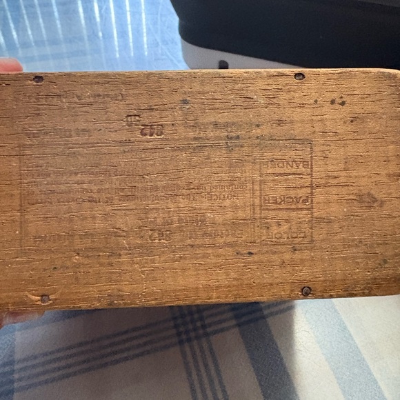 Bayuk Philadelphia Wooden Cigar Box - Picture 5 of 6